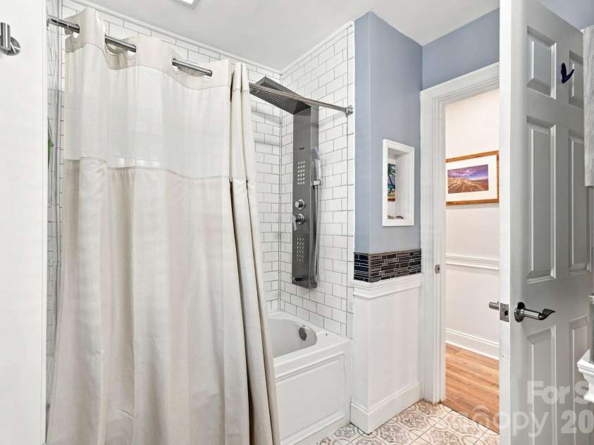205 Dornoch Drive, Matthews, NC 28104.  MLS# CAR4417677, YatesRealty ID 47477. Full Bath