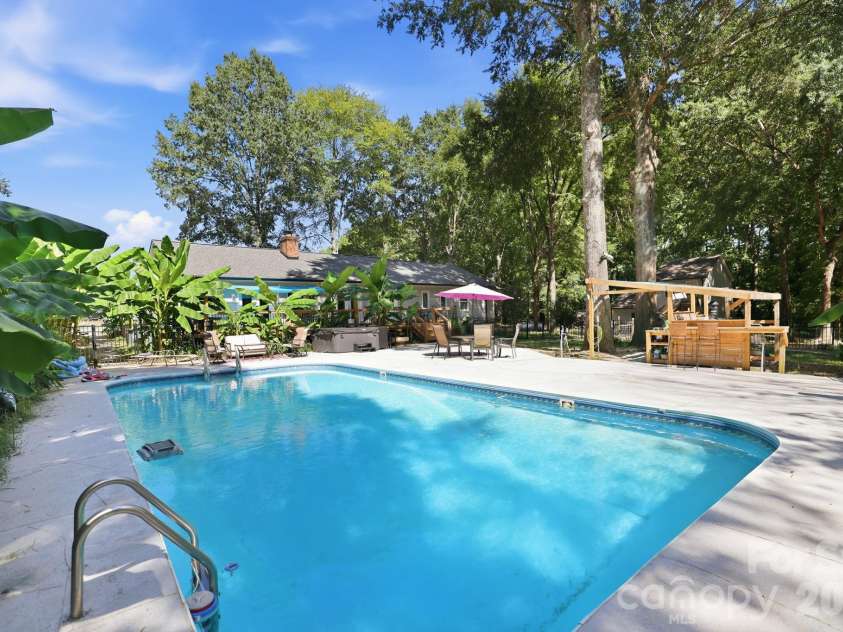 205 Dornoch Drive, Matthews, NC 28104.  MLS# CAR4417677, YatesRealty ID 47477. In Ground Pool