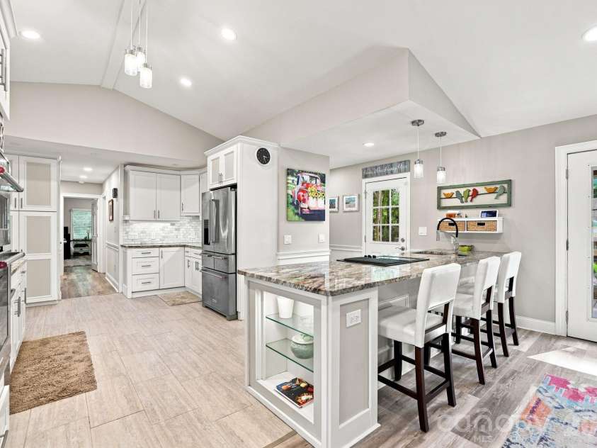 205 Dornoch Drive, Matthews, NC 28104.  MLS# CAR4417677, YatesRealty ID 47477. Kitchen