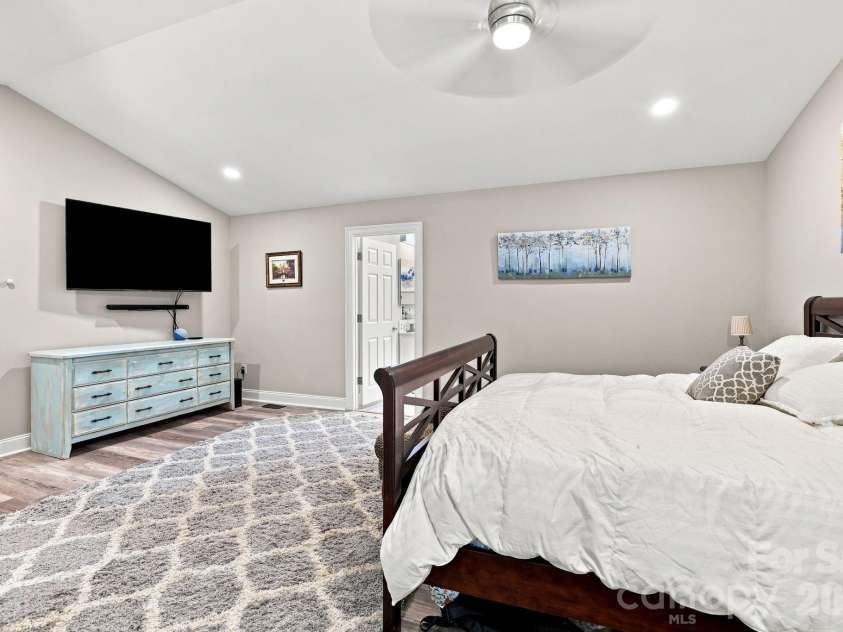 205 Dornoch Drive, Matthews, NC 28104.  MLS# CAR4417677, YatesRealty ID 47477. Primary Bedroom