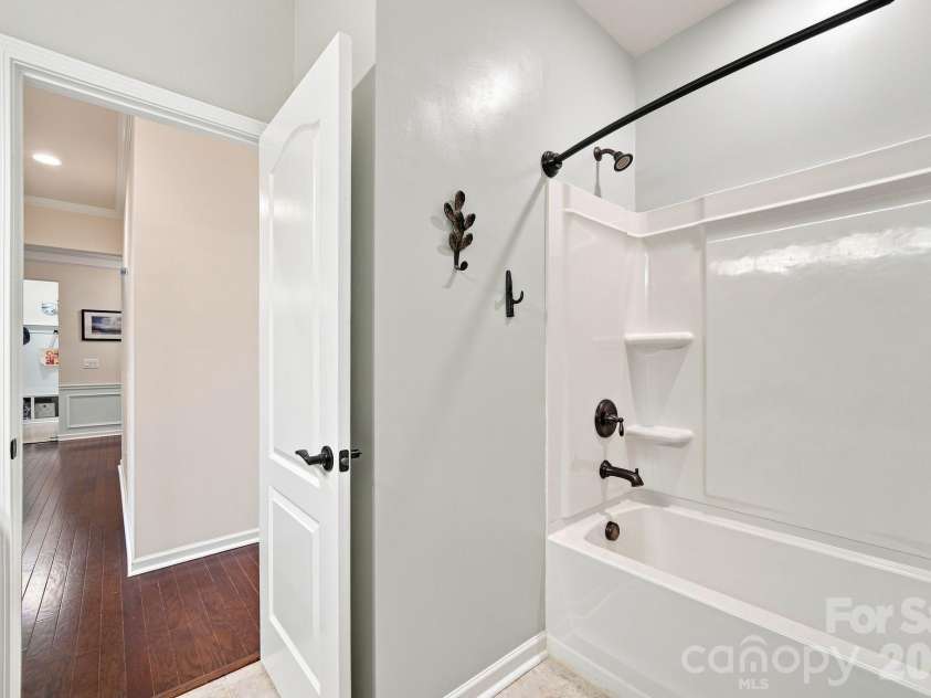 3013 Palm Drive, Fort Mill, SC 29715.  MLS# CAR4418016, YatesRealty ID 47479. Secondary Full Bath