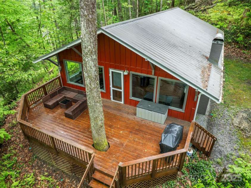 10 La Floresta Lane, Cedar Mountain, NC 28718.  MLS# CAR4243392, YatesRealty ID 4748. 