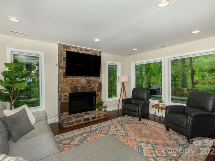 10 La Floresta Lane, Cedar Mountain, NC 28718.  MLS# CAR4243392, YatesRealty ID 4748. 