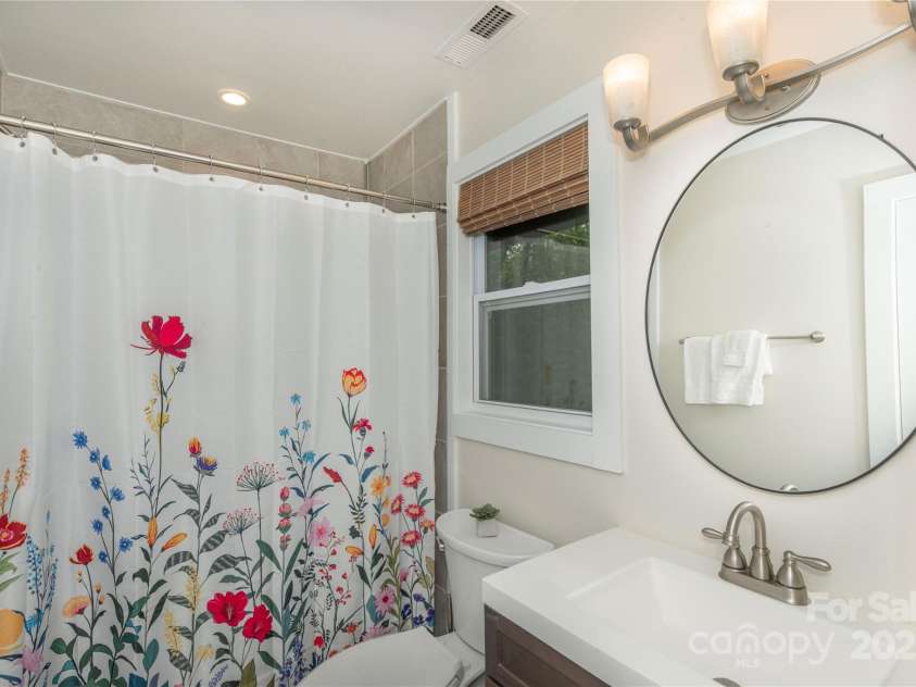 10 La Floresta Lane, Cedar Mountain, NC 28718.  MLS# CAR4243392, YatesRealty ID 4748. 