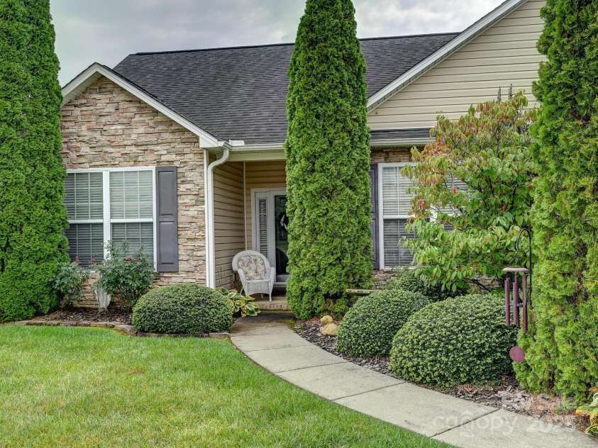 19 Pamlico Road, Fletcher, NC 28732.  MLS# CAR4304900, YatesRealty ID 4748. 