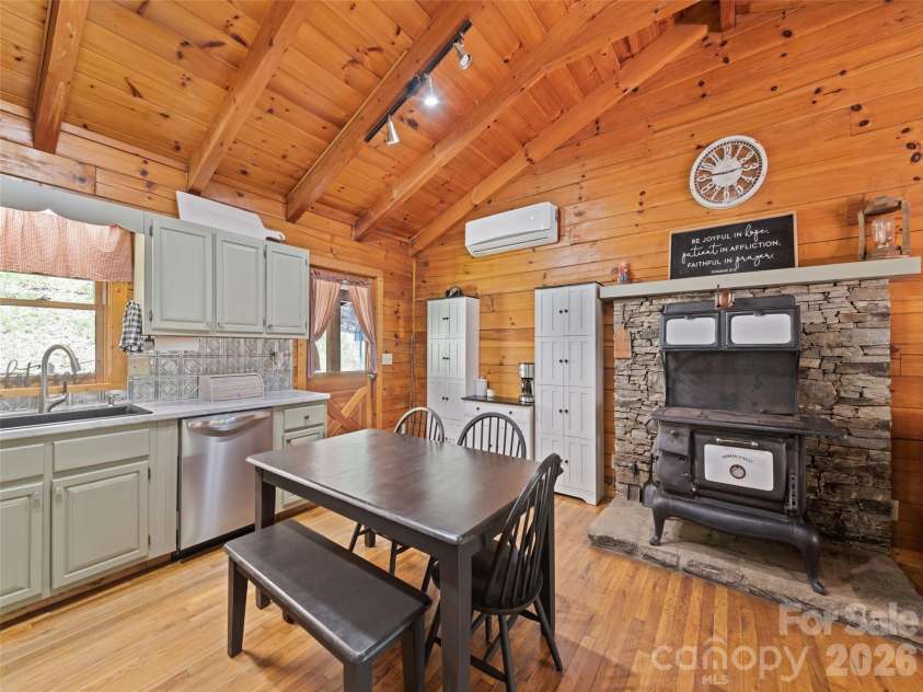 367 Robinson Road, Clyde, NC 28721.  MLS# CAR4419008, YatesRealty ID 47483. 