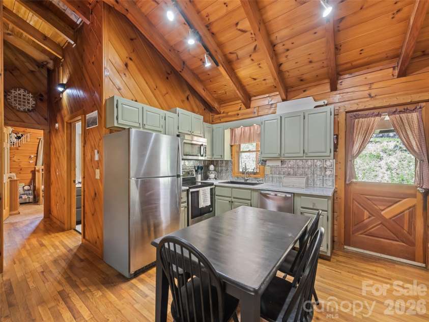 367 Robinson Road, Clyde, NC 28721.  MLS# CAR4419008, YatesRealty ID 47483. 