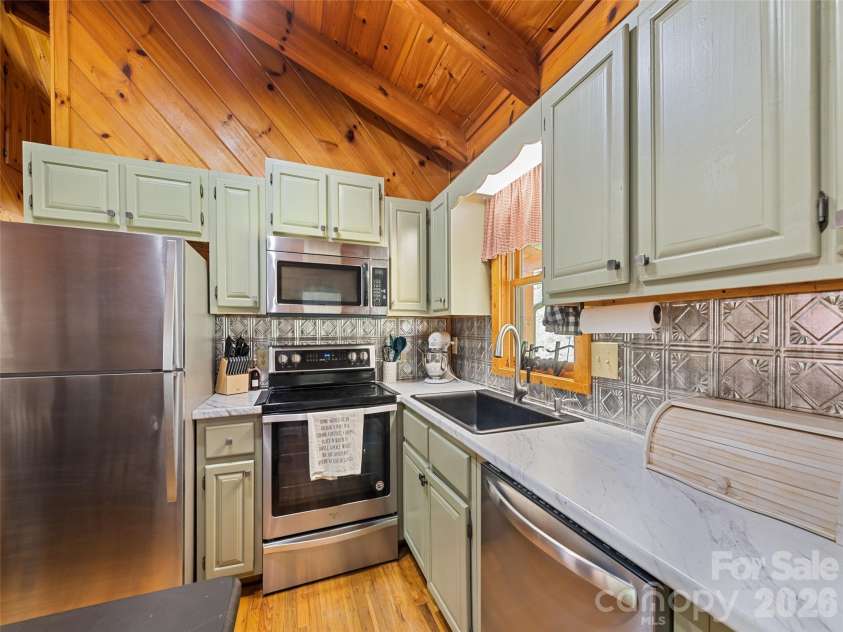 367 Robinson Road, Clyde, NC 28721.  MLS# CAR4419008, YatesRealty ID 47483. 