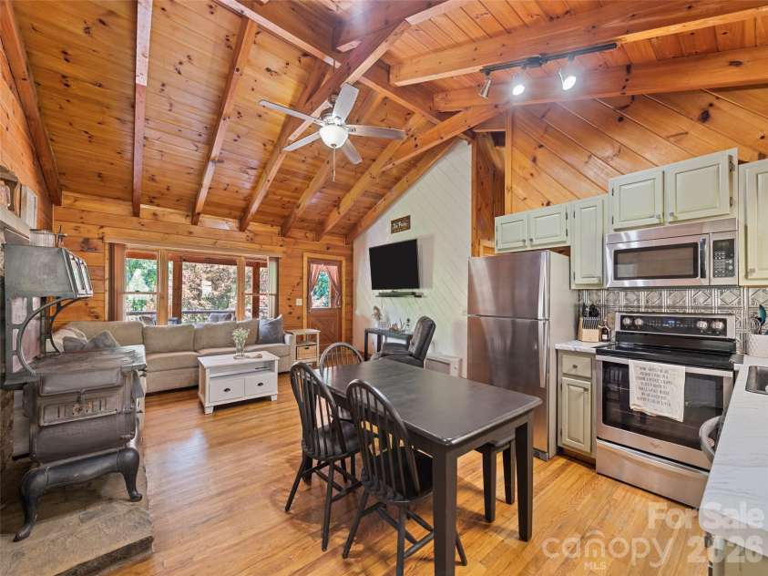 367 Robinson Road, Clyde, NC 28721.  MLS# CAR4419008, YatesRealty ID 47483. 