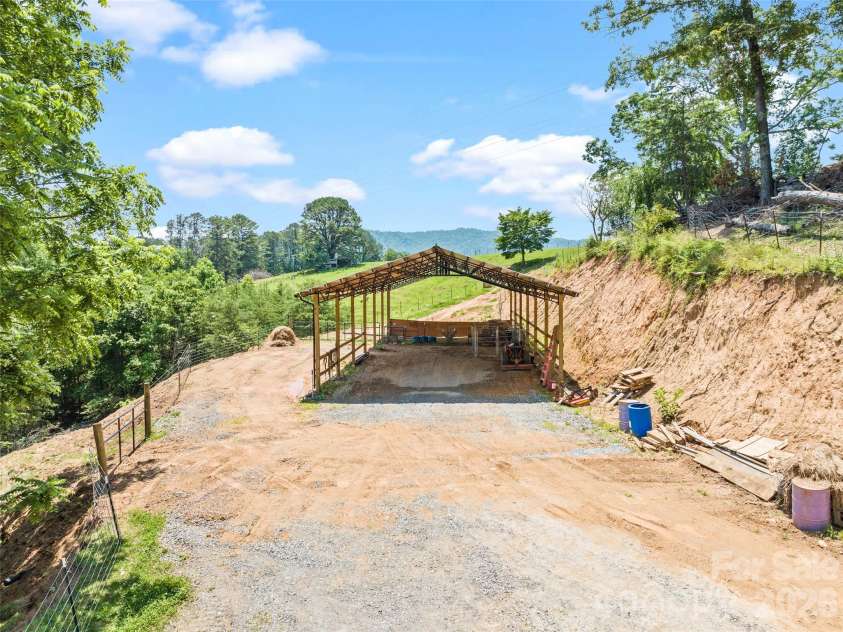 367 Robinson Road, Clyde, NC 28721.  MLS# CAR4419008, YatesRealty ID 47483. 