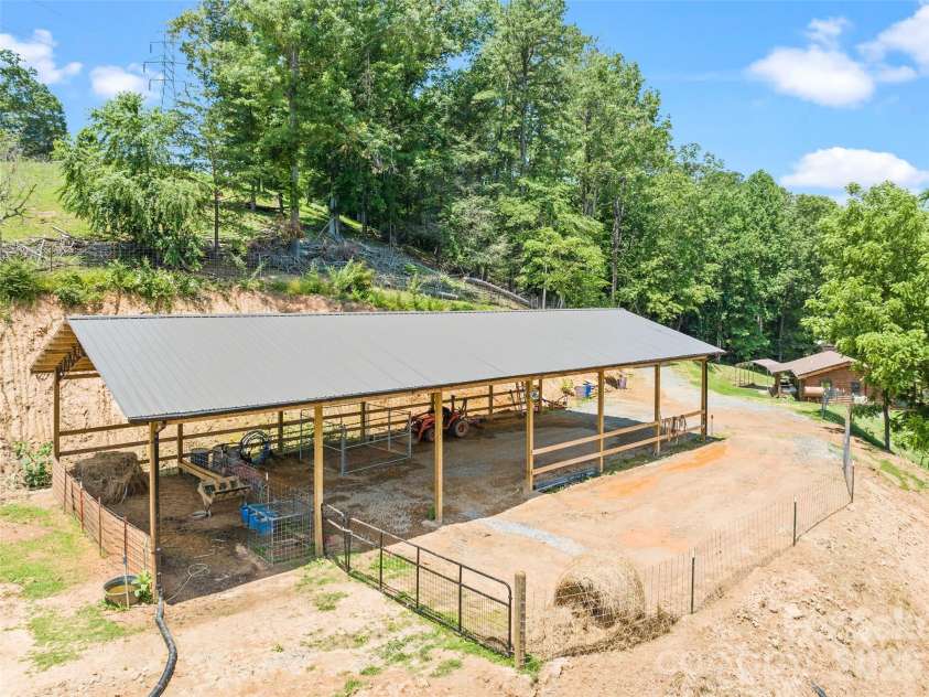 367 Robinson Road, Clyde, NC 28721.  MLS# CAR4419008, YatesRealty ID 47483. 