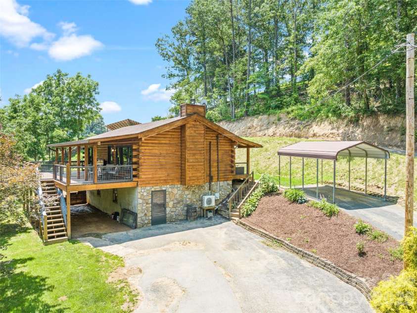 367 Robinson Road, Clyde, NC 28721.  MLS# CAR4419008, YatesRealty ID 47483. 