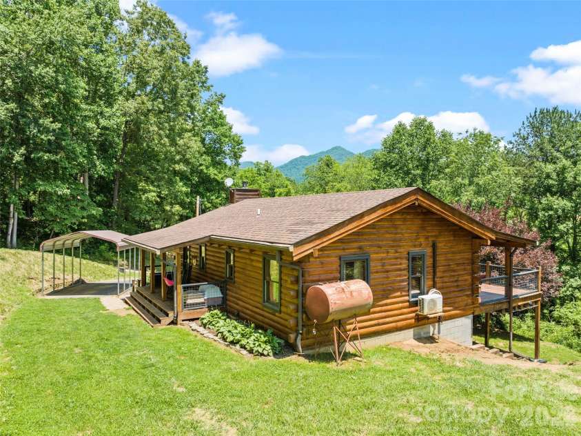 367 Robinson Road, Clyde, NC 28721.  MLS# CAR4419008, YatesRealty ID 47483. 