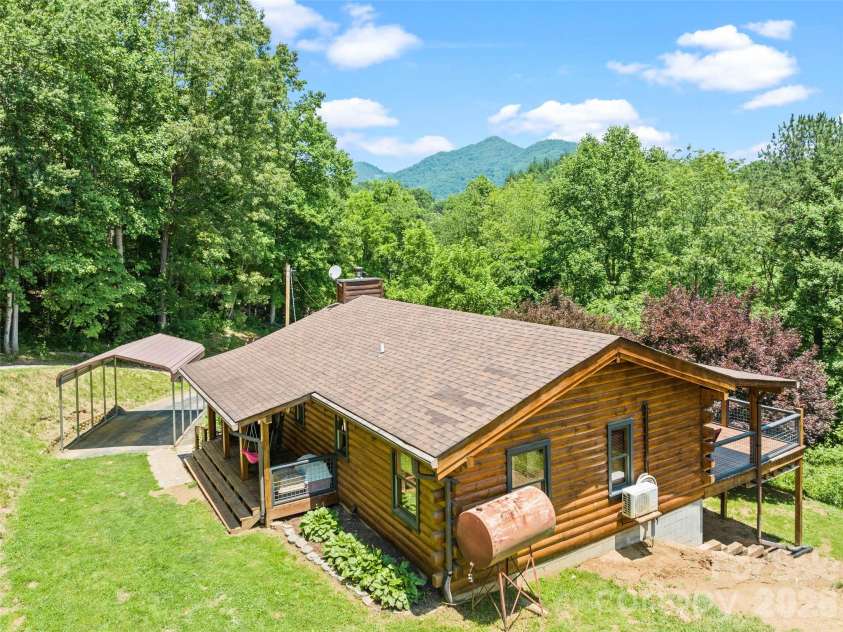 367 Robinson Road, Clyde, NC 28721.  MLS# CAR4419008, YatesRealty ID 47483. 