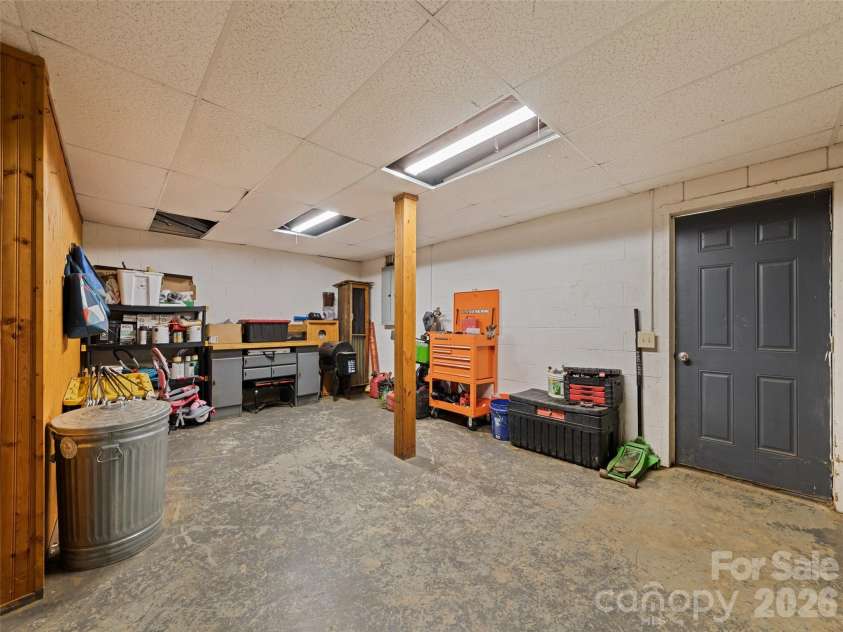 367 Robinson Road, Clyde, NC 28721.  MLS# CAR4419008, YatesRealty ID 47483. 