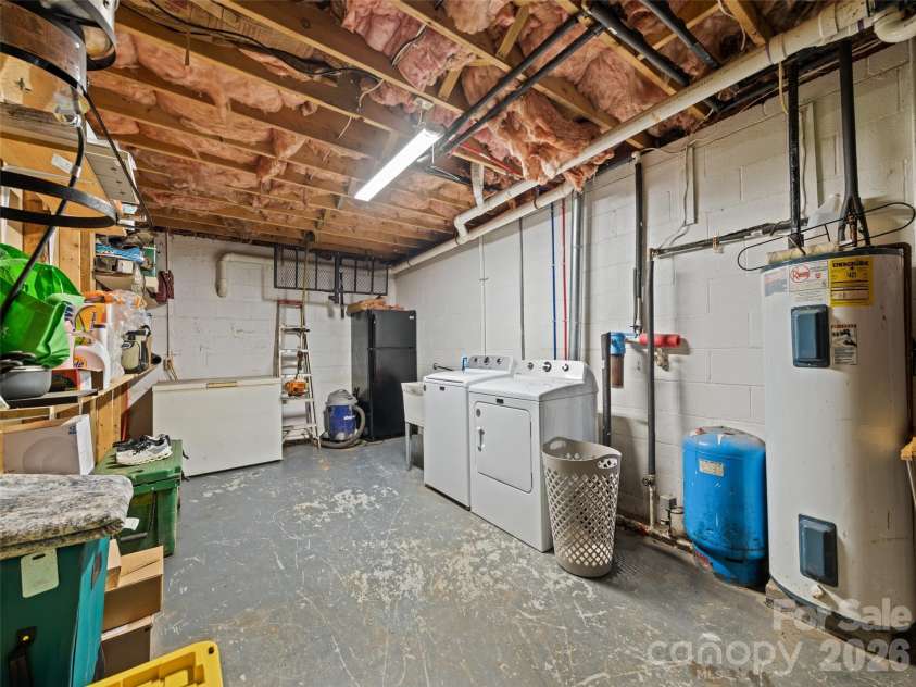 367 Robinson Road, Clyde, NC 28721.  MLS# CAR4419008, YatesRealty ID 47483. 