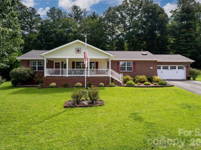 40 Meadow Drive, Horse Shoe, NC 28742.  MLS# CAR4418945, YatesRealty ID 47485. 