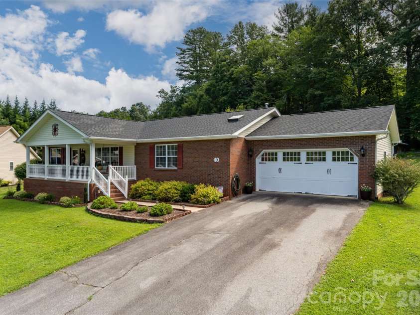 40 Meadow Drive, Horse Shoe, NC 28742.  MLS# CAR4418945, YatesRealty ID 47485. 