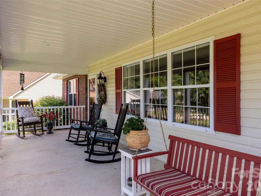40 Meadow Drive, Horse Shoe, NC 28742.  MLS# CAR4418945, YatesRealty ID 47485. 