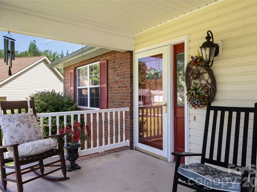 40 Meadow Drive, Horse Shoe, NC 28742.  MLS# CAR4418945, YatesRealty ID 47485. 