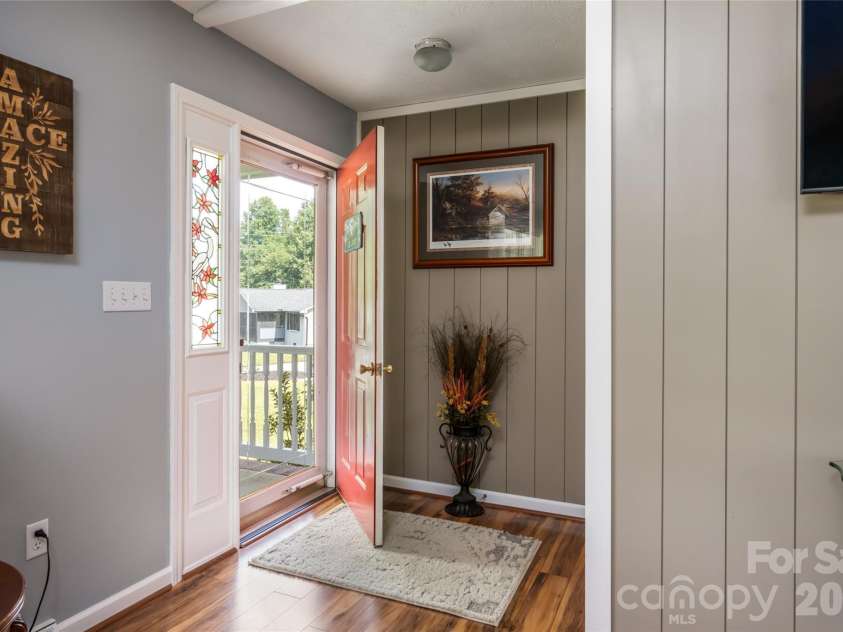 40 Meadow Drive, Horse Shoe, NC 28742.  MLS# CAR4418945, YatesRealty ID 47485. 