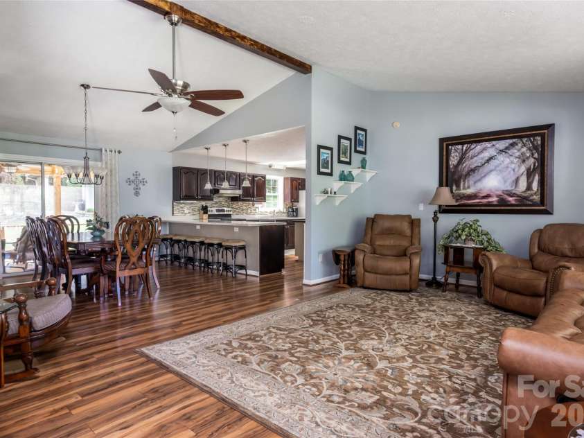 40 Meadow Drive, Horse Shoe, NC 28742.  MLS# CAR4418945, YatesRealty ID 47485. 
