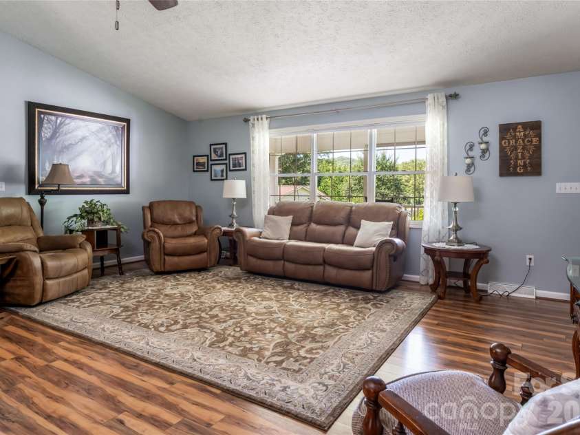 40 Meadow Drive, Horse Shoe, NC 28742.  MLS# CAR4418945, YatesRealty ID 47485. 