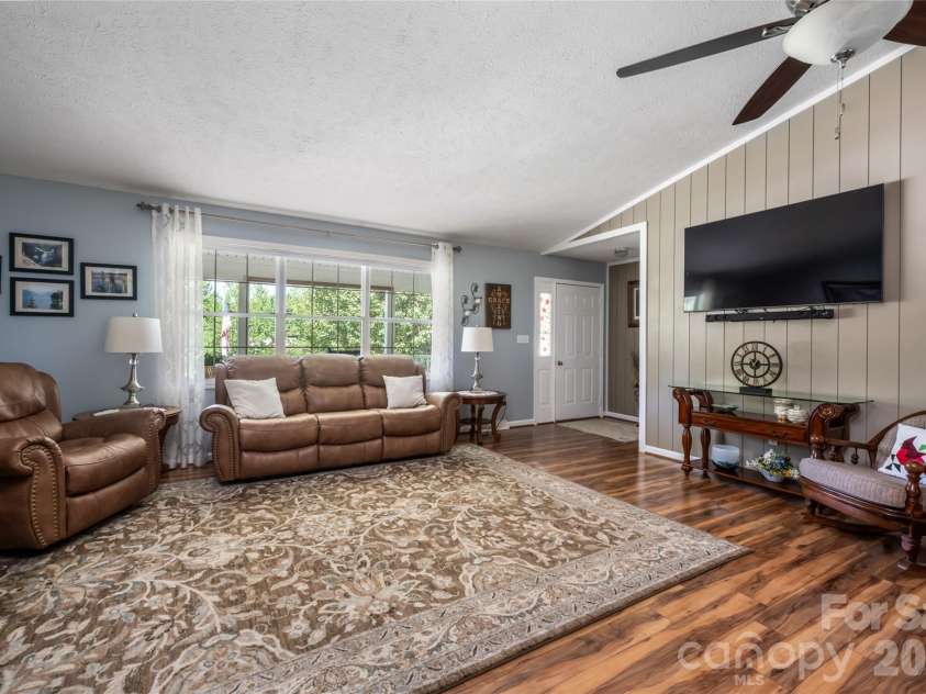 40 Meadow Drive, Horse Shoe, NC 28742.  MLS# CAR4418945, YatesRealty ID 47485. 