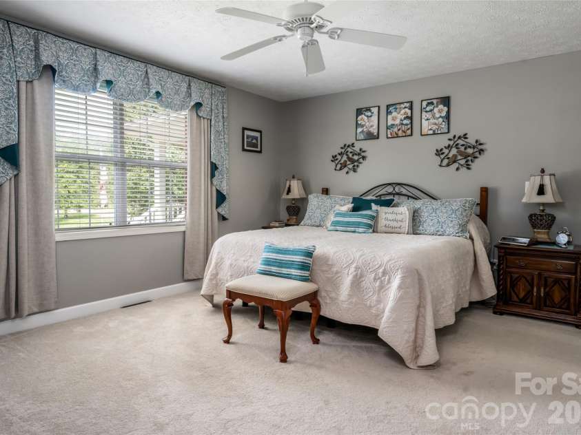 40 Meadow Drive, Horse Shoe, NC 28742.  MLS# CAR4418945, YatesRealty ID 47485. 
