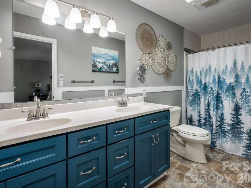 40 Meadow Drive, Horse Shoe, NC 28742.  MLS# CAR4418945, YatesRealty ID 47485. 
