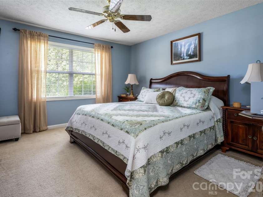 40 Meadow Drive, Horse Shoe, NC 28742.  MLS# CAR4418945, YatesRealty ID 47485. 