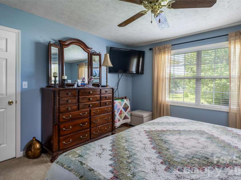 40 Meadow Drive, Horse Shoe, NC 28742.  MLS# CAR4418945, YatesRealty ID 47485. 