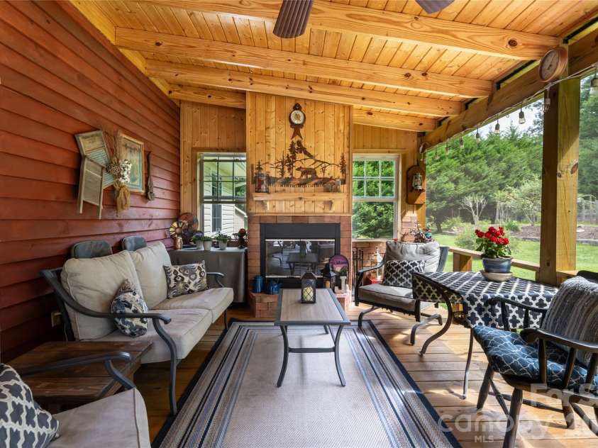 40 Meadow Drive, Horse Shoe, NC 28742.  MLS# CAR4418945, YatesRealty ID 47485. 