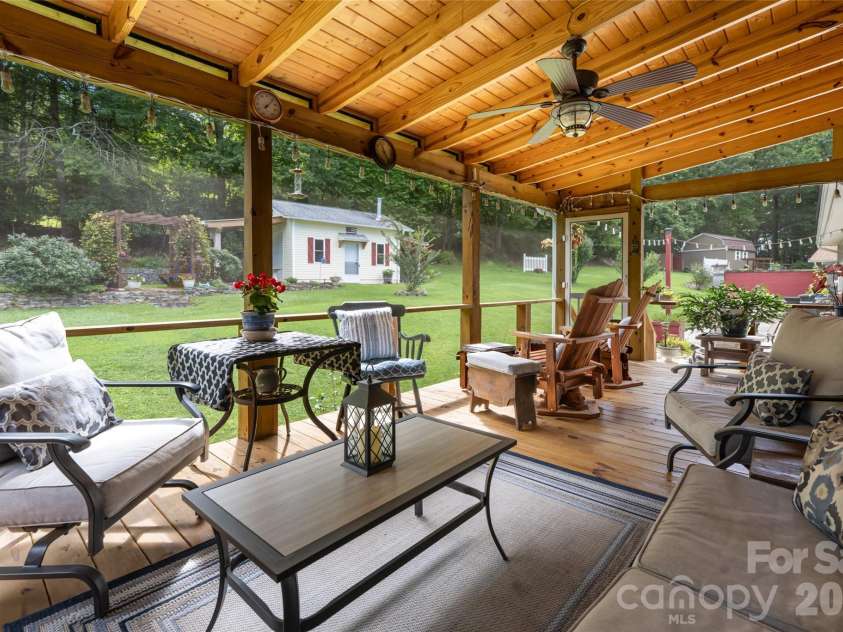 40 Meadow Drive, Horse Shoe, NC 28742.  MLS# CAR4418945, YatesRealty ID 47485. 