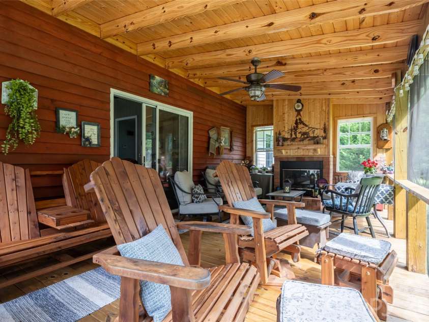 40 Meadow Drive, Horse Shoe, NC 28742.  MLS# CAR4418945, YatesRealty ID 47485. 