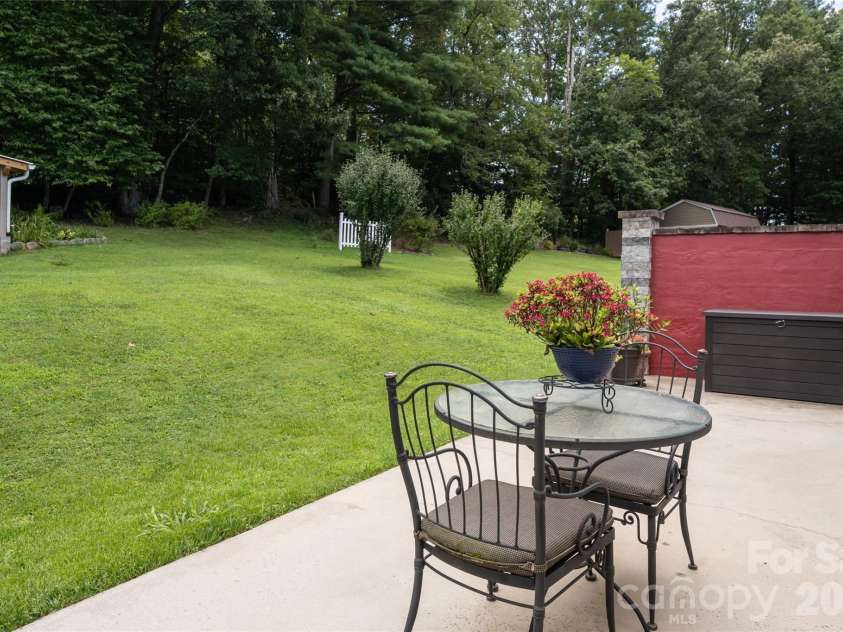 40 Meadow Drive, Horse Shoe, NC 28742.  MLS# CAR4418945, YatesRealty ID 47485. 