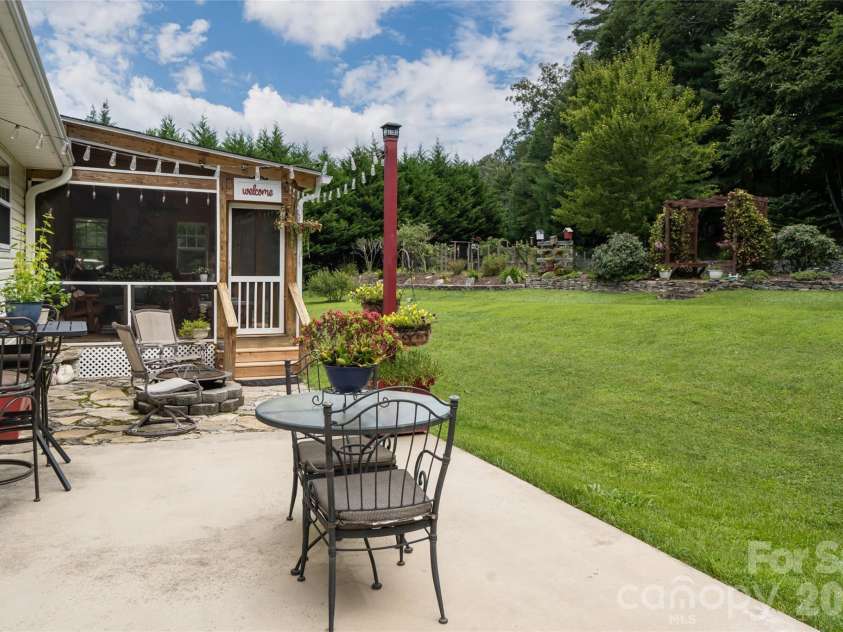 40 Meadow Drive, Horse Shoe, NC 28742.  MLS# CAR4418945, YatesRealty ID 47485. 