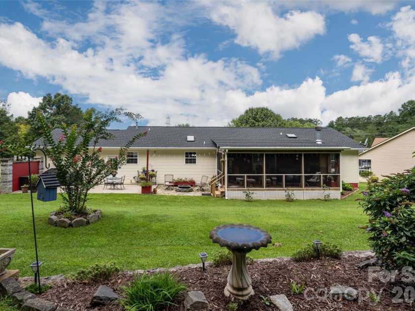 40 Meadow Drive, Horse Shoe, NC 28742.  MLS# CAR4418945, YatesRealty ID 47485. 