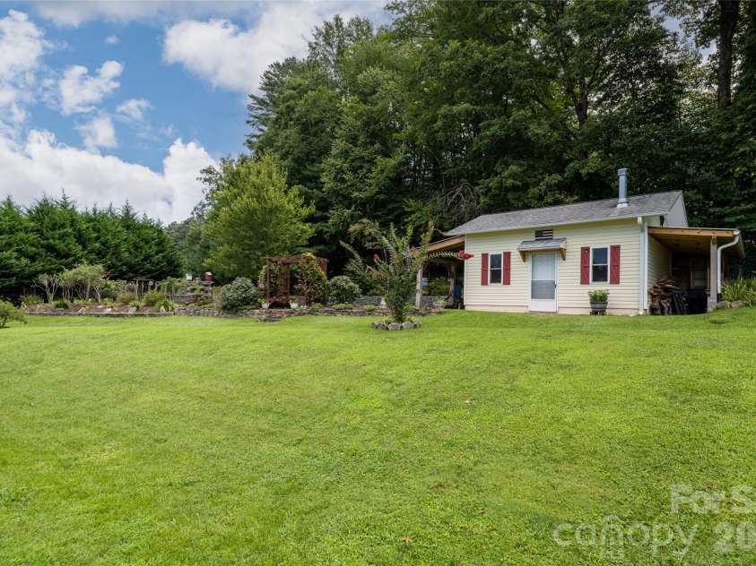 40 Meadow Drive, Horse Shoe, NC 28742.  MLS# CAR4418945, YatesRealty ID 47485. 