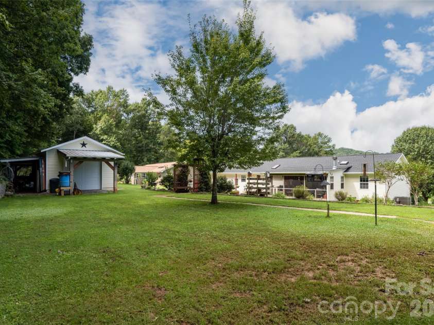40 Meadow Drive, Horse Shoe, NC 28742.  MLS# CAR4418945, YatesRealty ID 47485. 