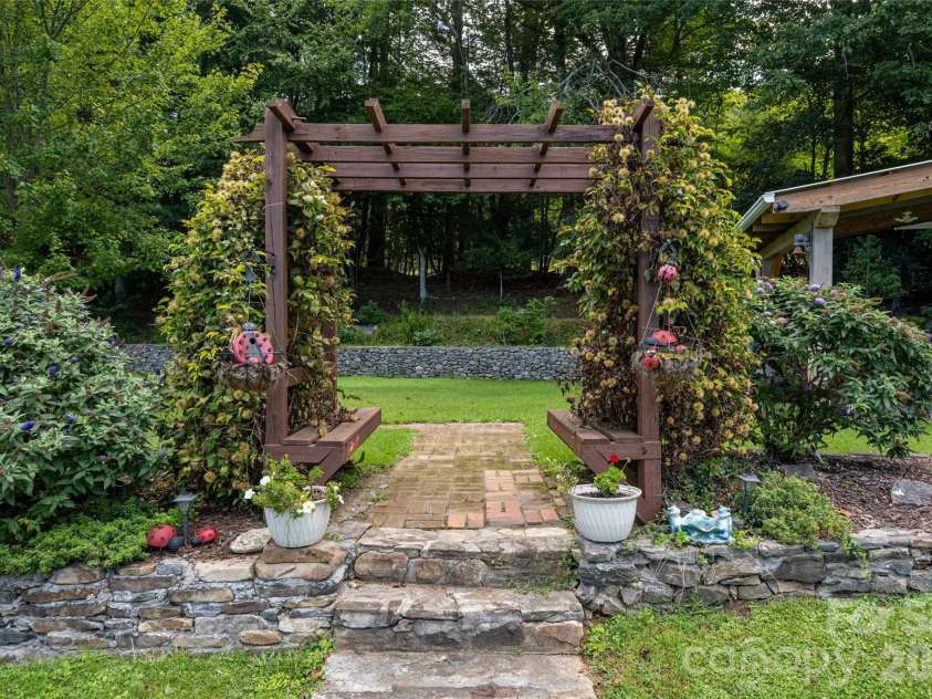 40 Meadow Drive, Horse Shoe, NC 28742.  MLS# CAR4418945, YatesRealty ID 47485. 