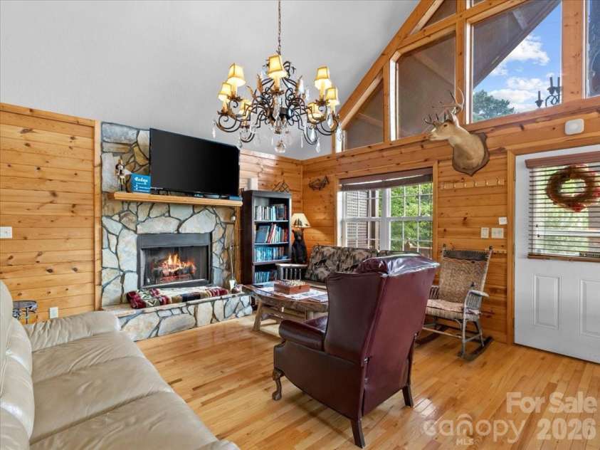 49 Pinnacle Road, Burnsville, NC 28714.  MLS# CAR4405536, YatesRealty ID 47486. 