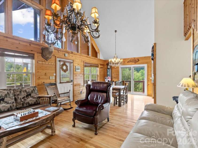 49 Pinnacle Road, Burnsville, NC 28714.  MLS# CAR4405536, YatesRealty ID 47486. 