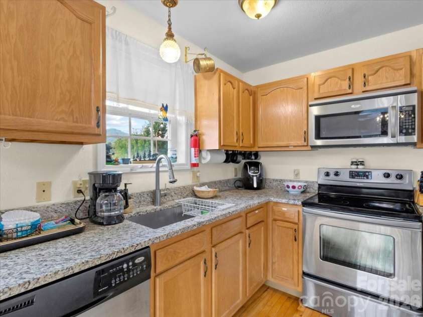 49 Pinnacle Road, Burnsville, NC 28714.  MLS# CAR4405536, YatesRealty ID 47486. 