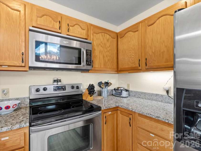49 Pinnacle Road, Burnsville, NC 28714.  MLS# CAR4405536, YatesRealty ID 47486. 