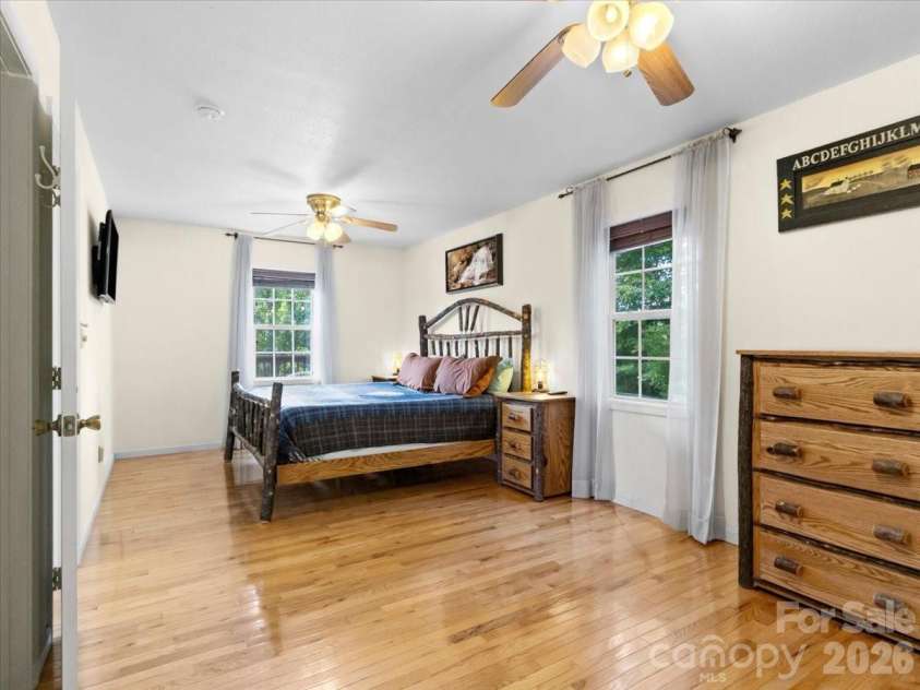49 Pinnacle Road, Burnsville, NC 28714.  MLS# CAR4405536, YatesRealty ID 47486. 