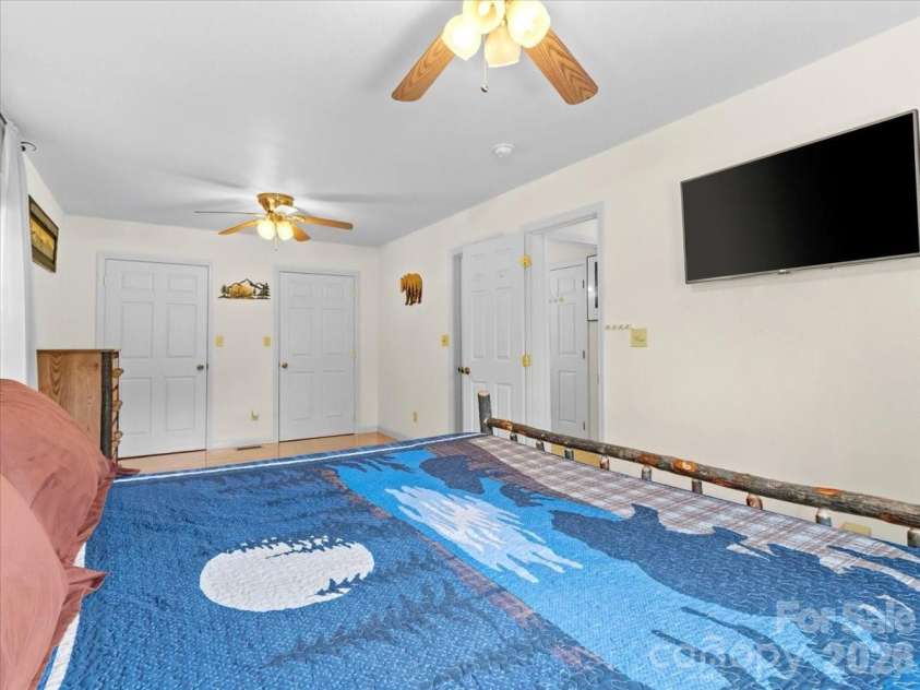 49 Pinnacle Road, Burnsville, NC 28714.  MLS# CAR4405536, YatesRealty ID 47486. 