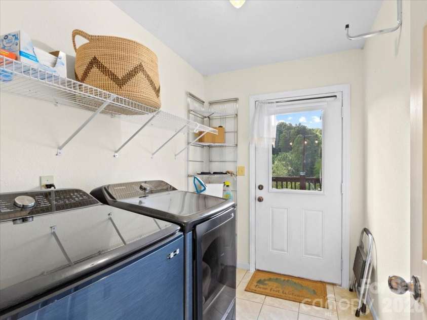 49 Pinnacle Road, Burnsville, NC 28714.  MLS# CAR4405536, YatesRealty ID 47486. 