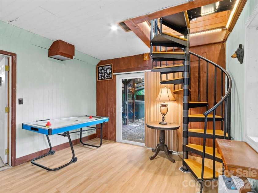 49 Pinnacle Road, Burnsville, NC 28714.  MLS# CAR4405536, YatesRealty ID 47486. 