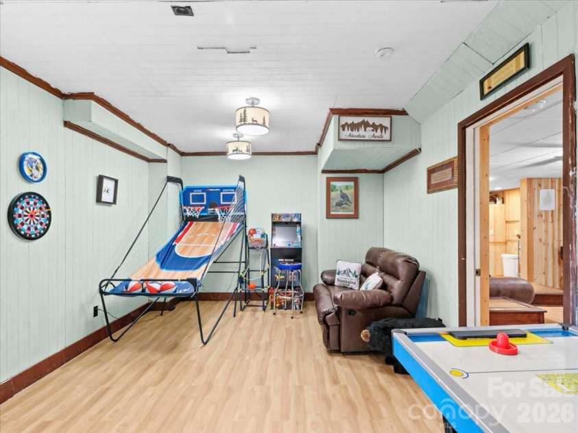 49 Pinnacle Road, Burnsville, NC 28714.  MLS# CAR4405536, YatesRealty ID 47486. 